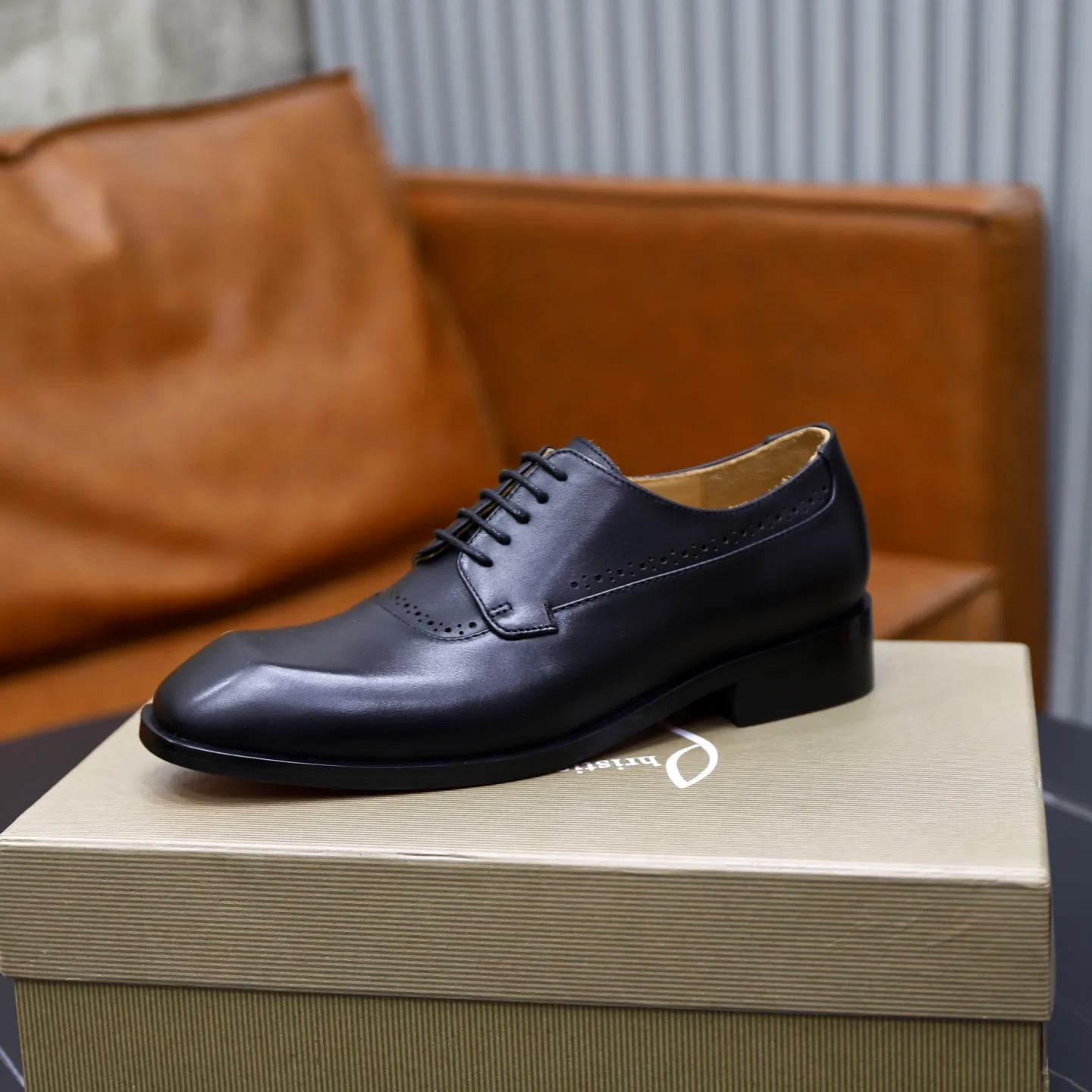 Ex-factory price: 680💰Christia*.Loubouti*🆑High-end men’s business formal leather shoes｜Classic red sole shoes｜Original imported first-layer cowhide｜Water-dyed cowhide lining｜Italian imported red rubber outsole｜High-end luxury｜Perfect interpretation of fashion, sunshine, style, suitable for various occasions Size: 38-44 (customized for 45, 46, 47)